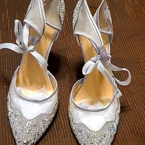 Betsey Johnson sz 8 silver and gray heels